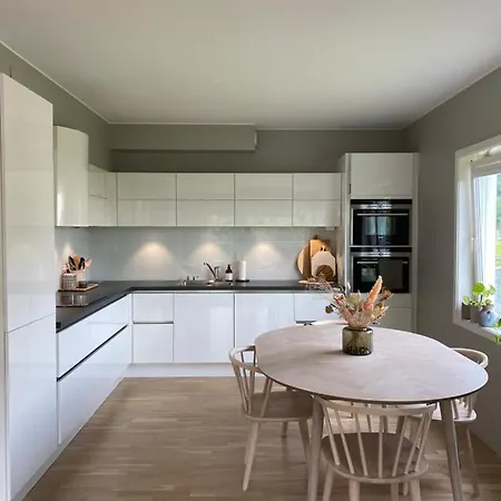 Moderne Leilighet, 3 Sov, Parkering. Apartment