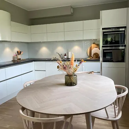 Moderne Leilighet, 3 Sov, Parkering. Apartament *